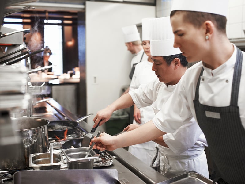 sous-chef-in-kitchen-4-3